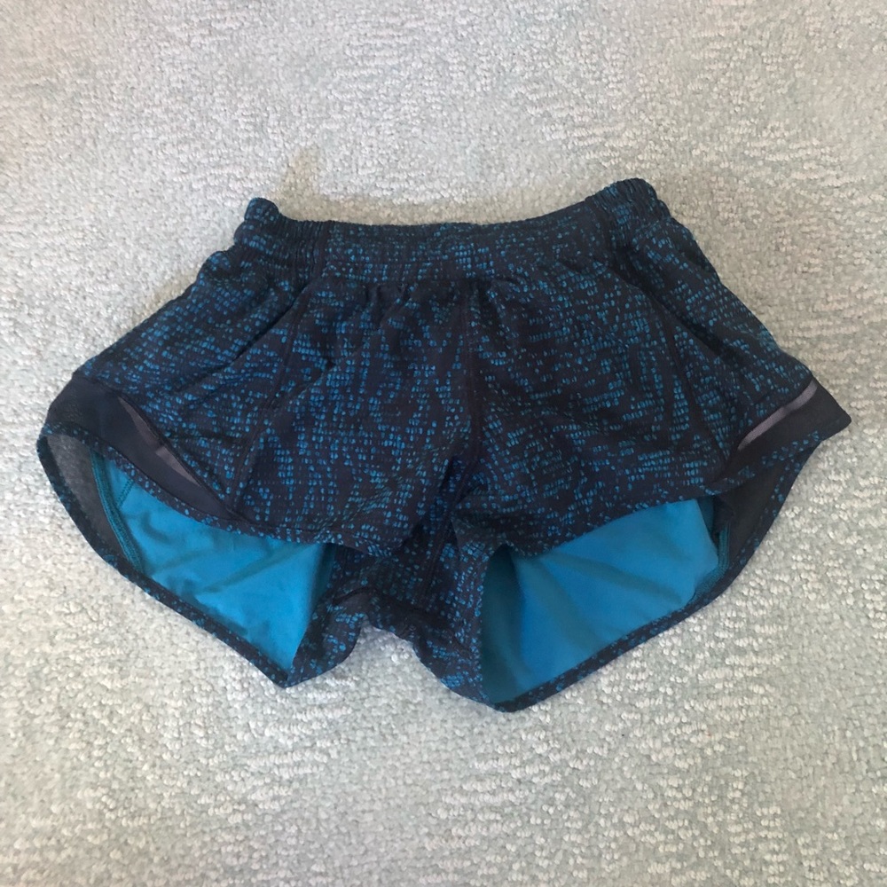 Lulu Lemon Hotty Hot Short 2.5” size 4